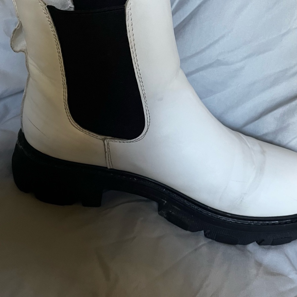 CLOVER~CUSHIONAIRE~WHITE/BLACK~ANKLE BOOTS~8.5 - Picture 11 of 13